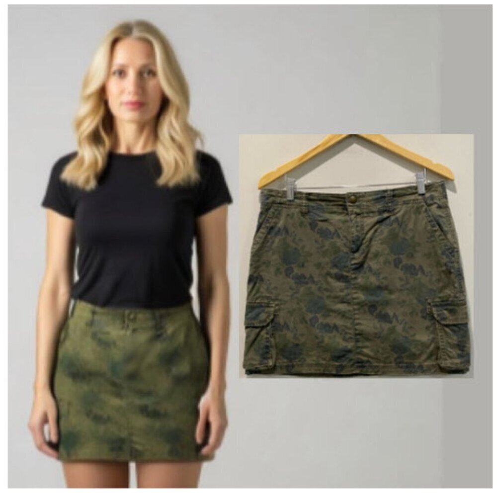 St. Johns bay Green Floral Cargo skort size 10